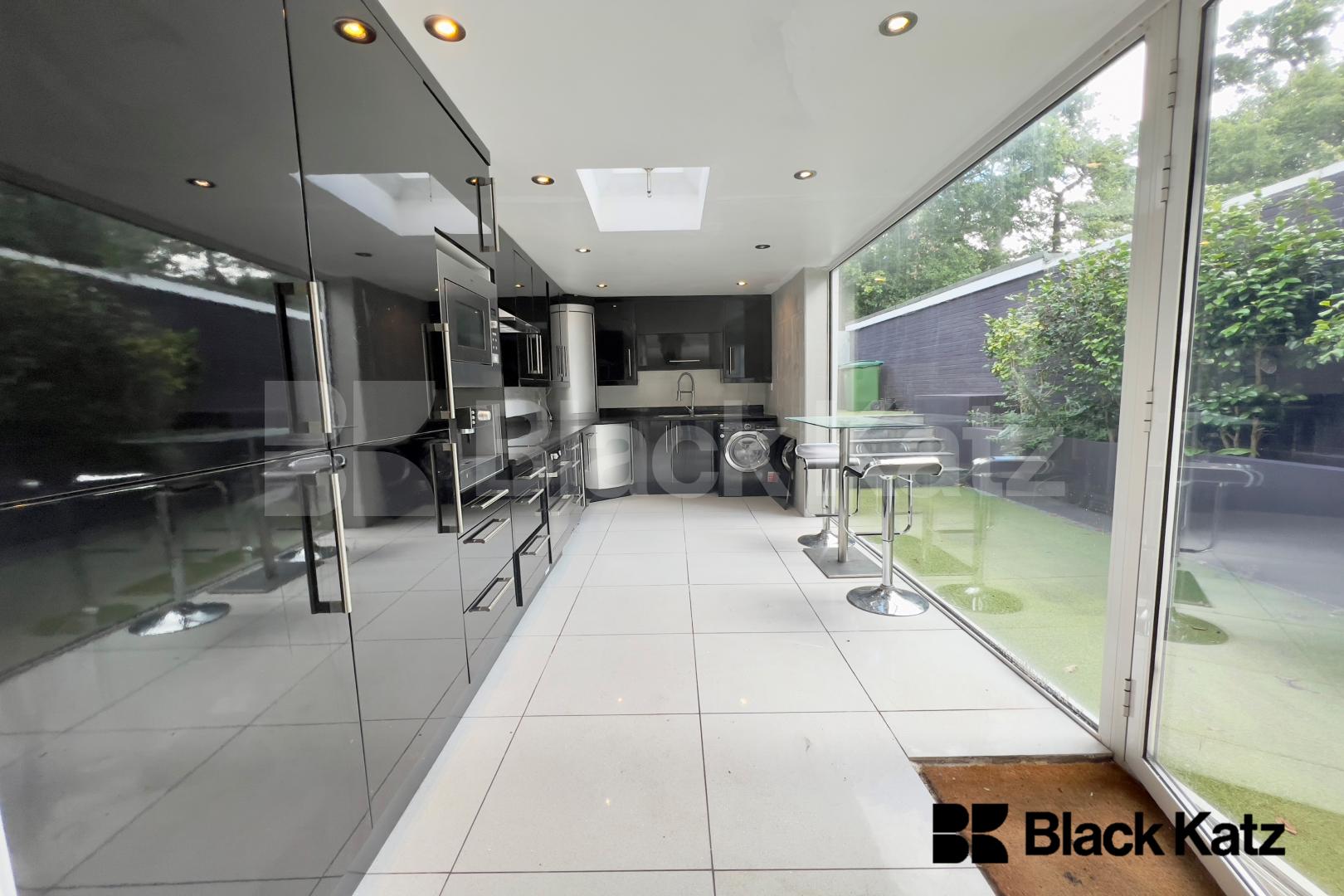 Superb 4 Bed with over 2050 Sq. Ft. of living & entertaining space Rockwell Gardens , Dulwich / Crystal Palace / Gipsy Hill Borders